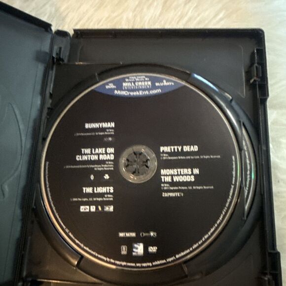 Pretty Dead: 10 Horror Films (DVD, 2016, 2-Disc Set) - Picture 3 of 6